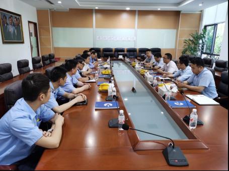 »ª¶«¼¯ÍÅÏòµ¼×߷ýúÒÚʵҵ